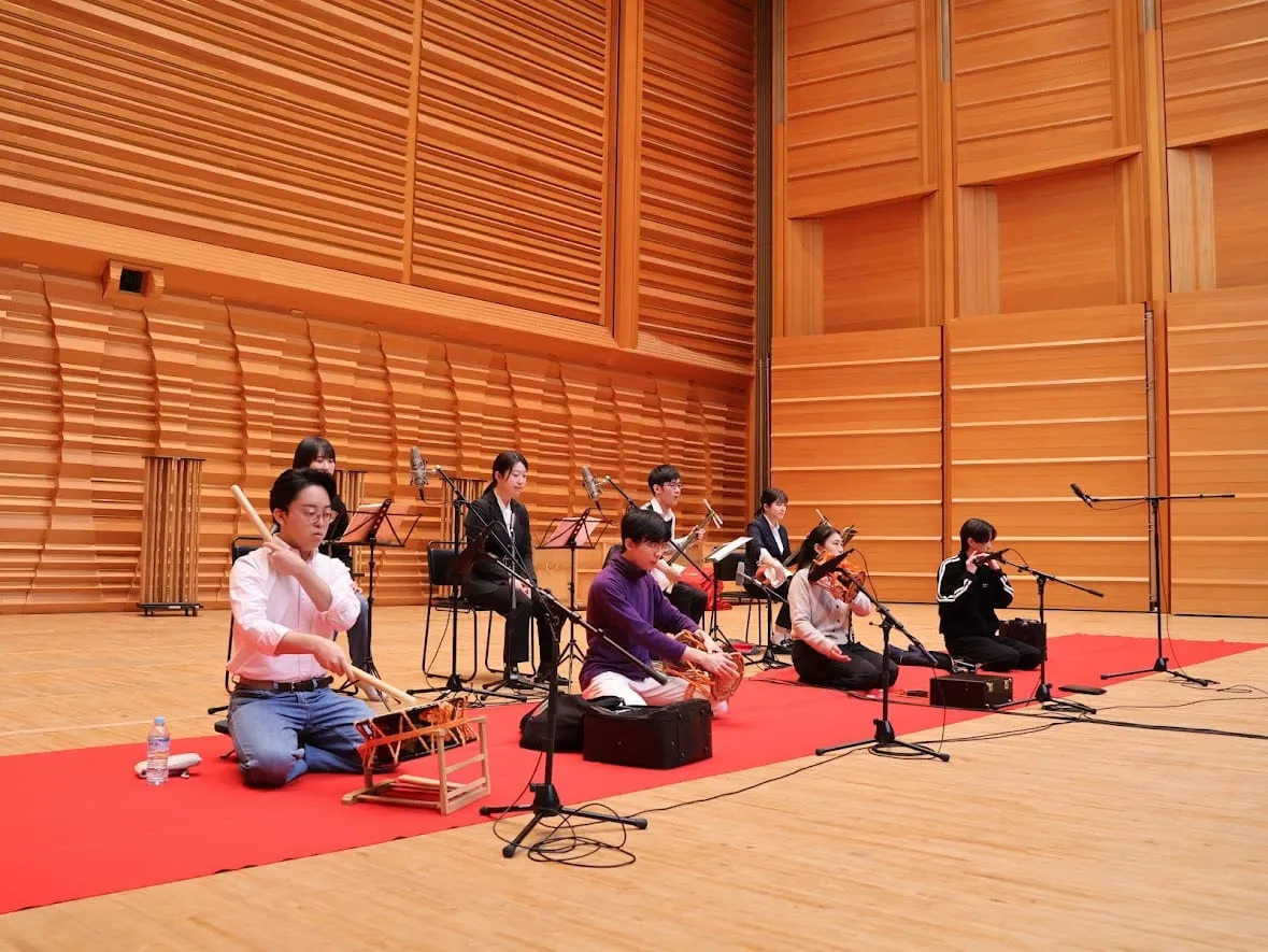 KIKUCHI Mitsutaka playing shamisen during a recording session